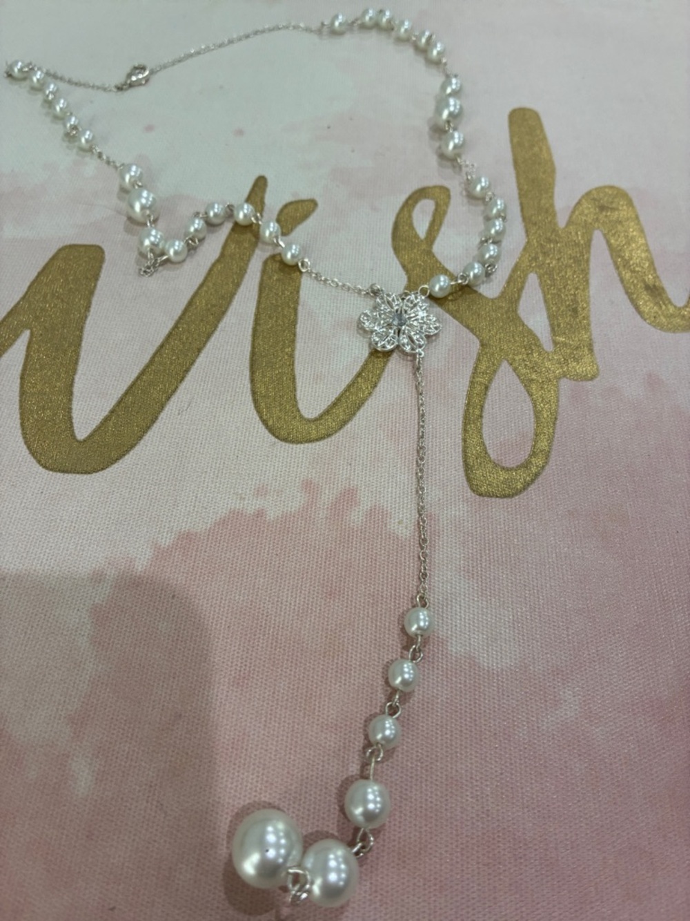 Elegant Glass Pearl Rhinestone Lariat Necklace with Floral Pendant - White